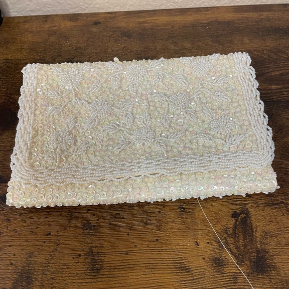 Vintage 1960s M.M. Kane ivory bead and sequin clutch. Evening or wedding bag. - Picture 12 of 12